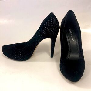 BCBG 7.5 Black High heel Platform Pump Suede metallic Studs Excellent Condition